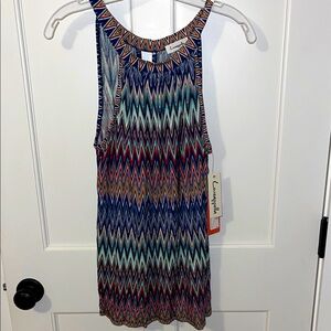 Adorable multi color zig zag  top!